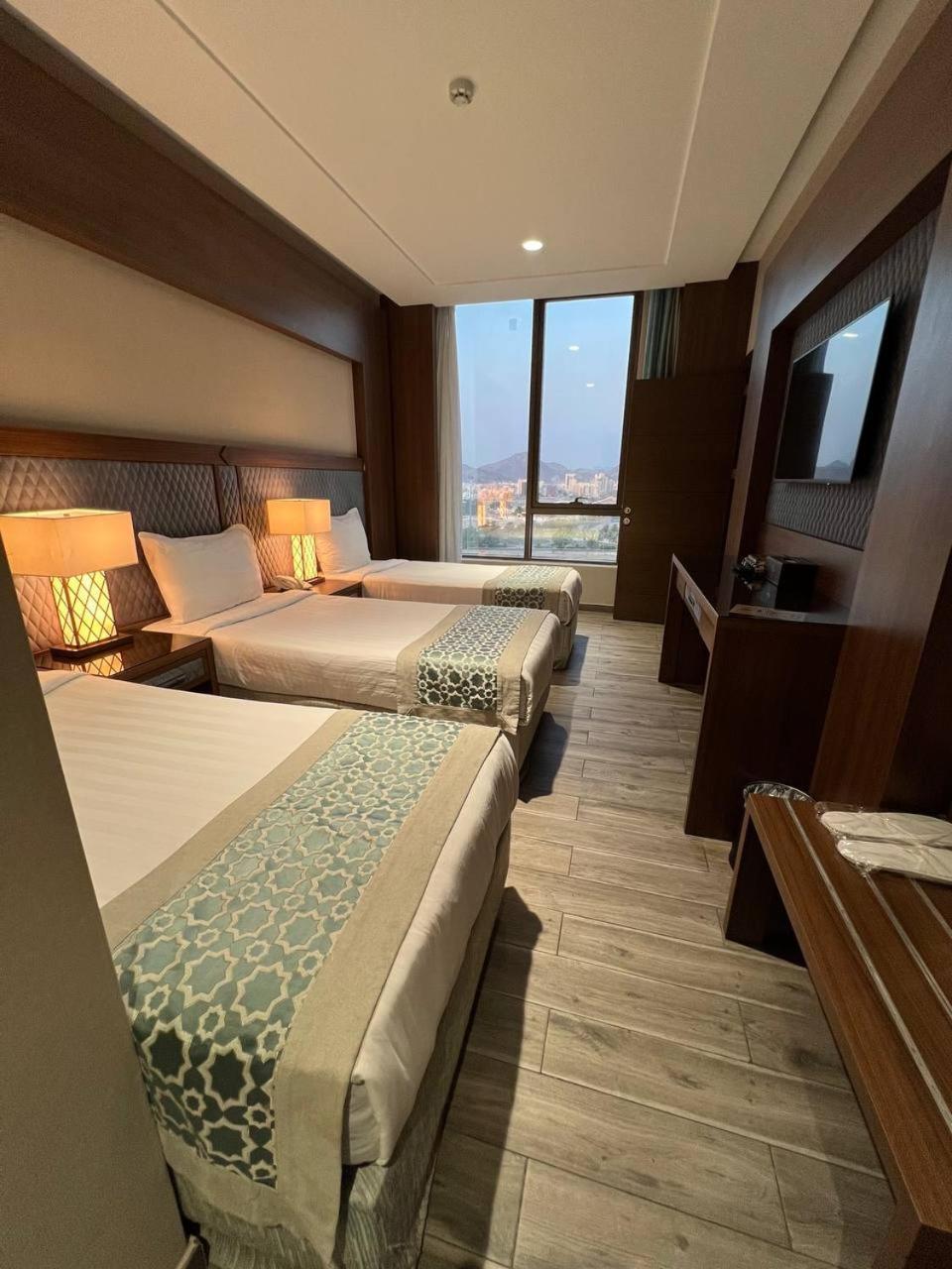 Violate Makkah 3 * Mecca